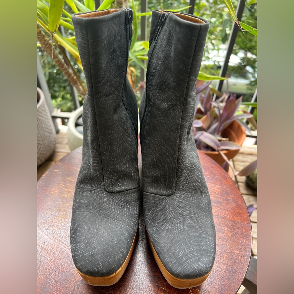 COCLICO Black and Brown Heeled Boots